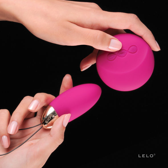 LELO - LYLA 2 INSIGNIA DESIGN EDITION FUCHSIA MASSAGE EGG